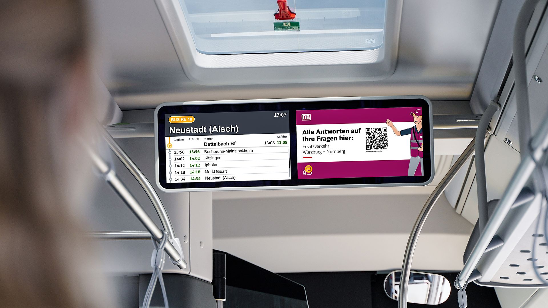 Zu sehen ist eine eletrkonische Fahrgastinformation im Bus, die auf Informationen zum Ersatzverkehr hinweist.